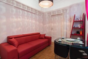 Apartamento urbano, 1 cama King e sofá-cama, vista para o pátio (Love) | Área de estar