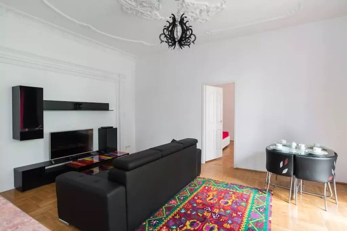 Appartamento Grand, 1 letto king con divano letto, non fumatori, vista città (Pink) | Area soggiorno