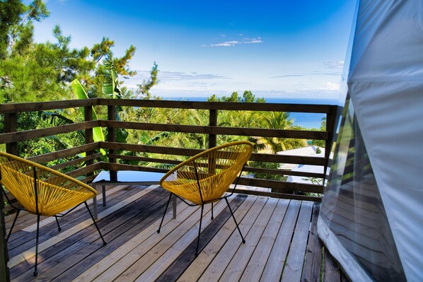 Telt, 1 dobbeltseng med sovesofa (PANORAMIQUE) | Terrasse/patio