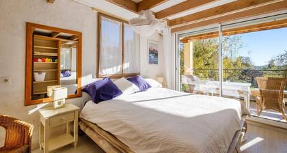 Grande bastide provençale avec vue magnifique au coeur d'un village historique