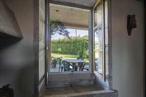 تناول الطعام بالخارج