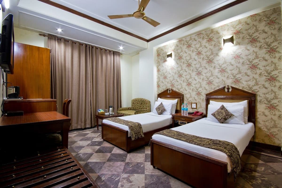 Deluxe Double or Twin Room, 1 Large Twin Bed, Smoking, City View | 20 bedrooms, desk, WiFi (free)