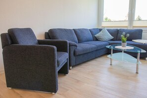 Fernseher, Tischtennisplatte