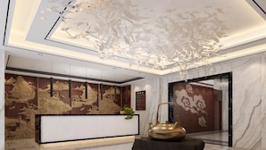 A modern lobby with a marble floor, a reception desk, and a decorative ceiling. - Metropolo  Liyang Pingling West Road Hotel (Changzhou)