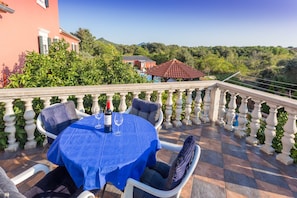 Comfort Villa, Multiple Beds, Non Smoking, Partial Sea View | Terrace/patio