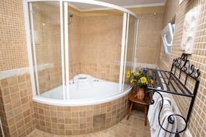 Bathroom shower - Villa Stocco Castle (Zadar)