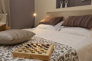 Quarto casal luxo | Cofres nos quartos, cortinas blackout, quartos à prova de som