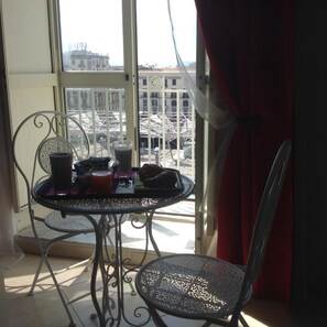 Deluxe Quadruple Room | In-room safe, blackout drapes, soundproofing, cribs/infant beds - B&B Re Ferdinando (Naples)