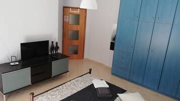 Classic Apartment, Multiple Beds, Sea View | Individually decorated, individually furnished, iron/ironing board