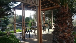 A wooden pergola with the sign "EL PASO" and outdoor seating. - Salamina's Apartment (Salamis)