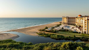 A coastal hotel with a pool, beach, and ocean view. -  Alua Helios Bay - All Inclusive (Obzor)