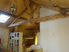 Interior - En pleine nature, non loin du village, La ferme de Montbreton vous accueille (Mareuil)