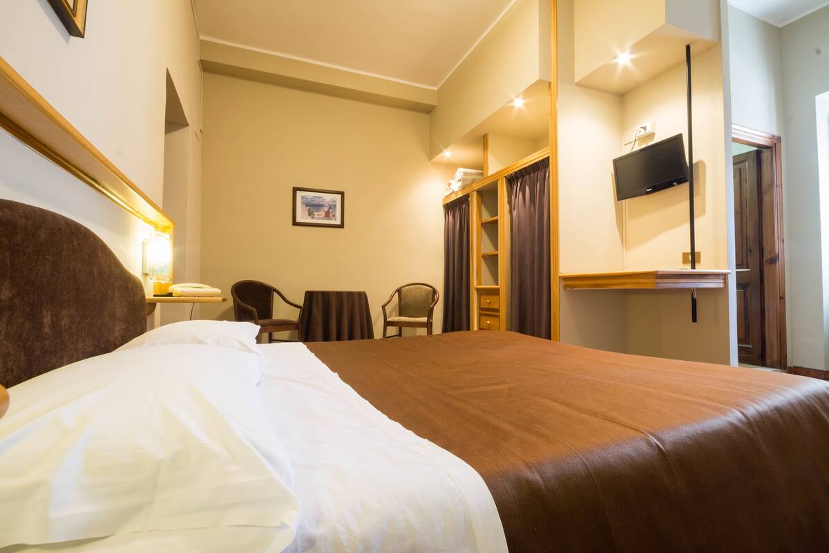 1 bedroom, in-room safe, desk, free WiFi