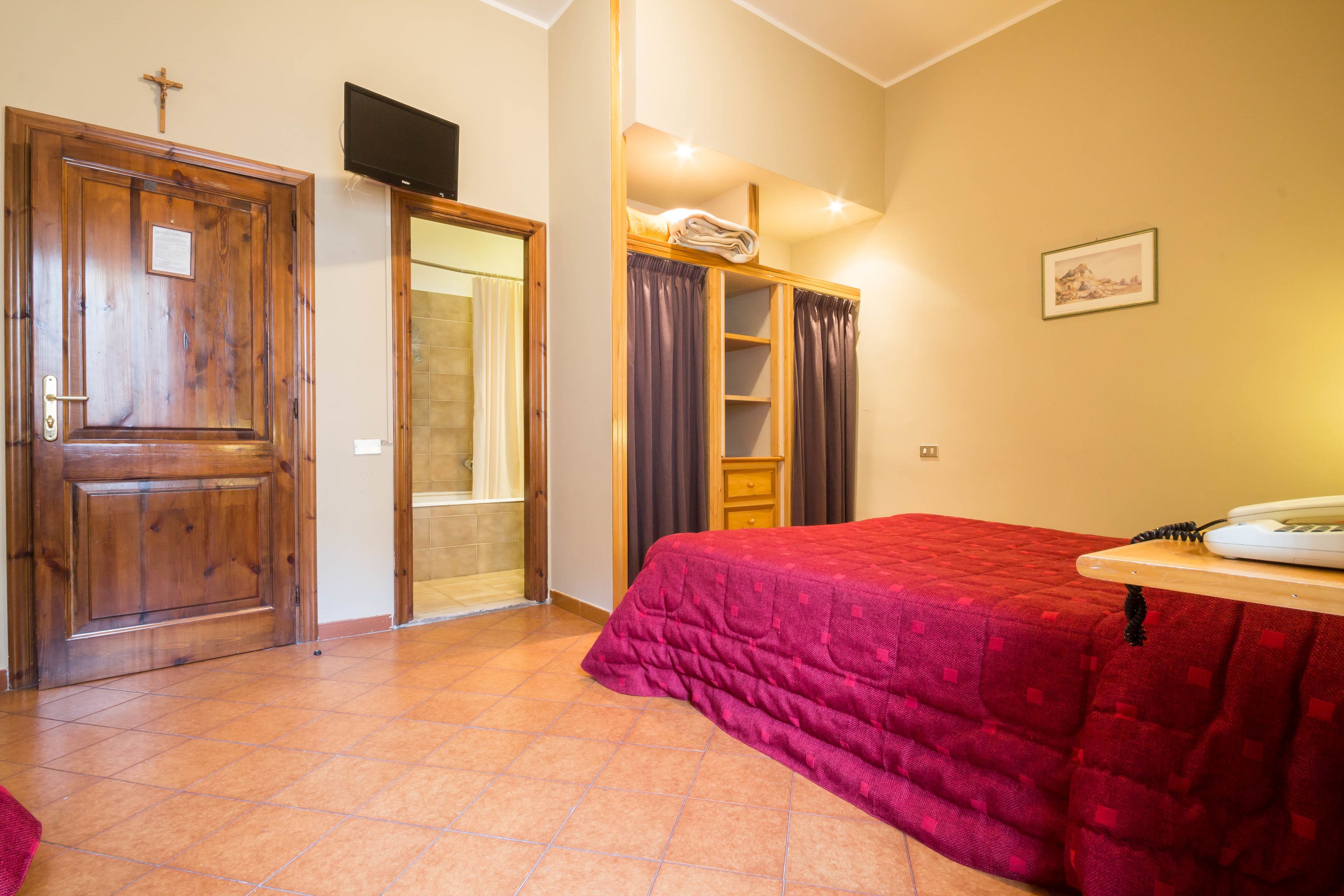 double room | 1 bedroom, in-room safe, desk, free wifi