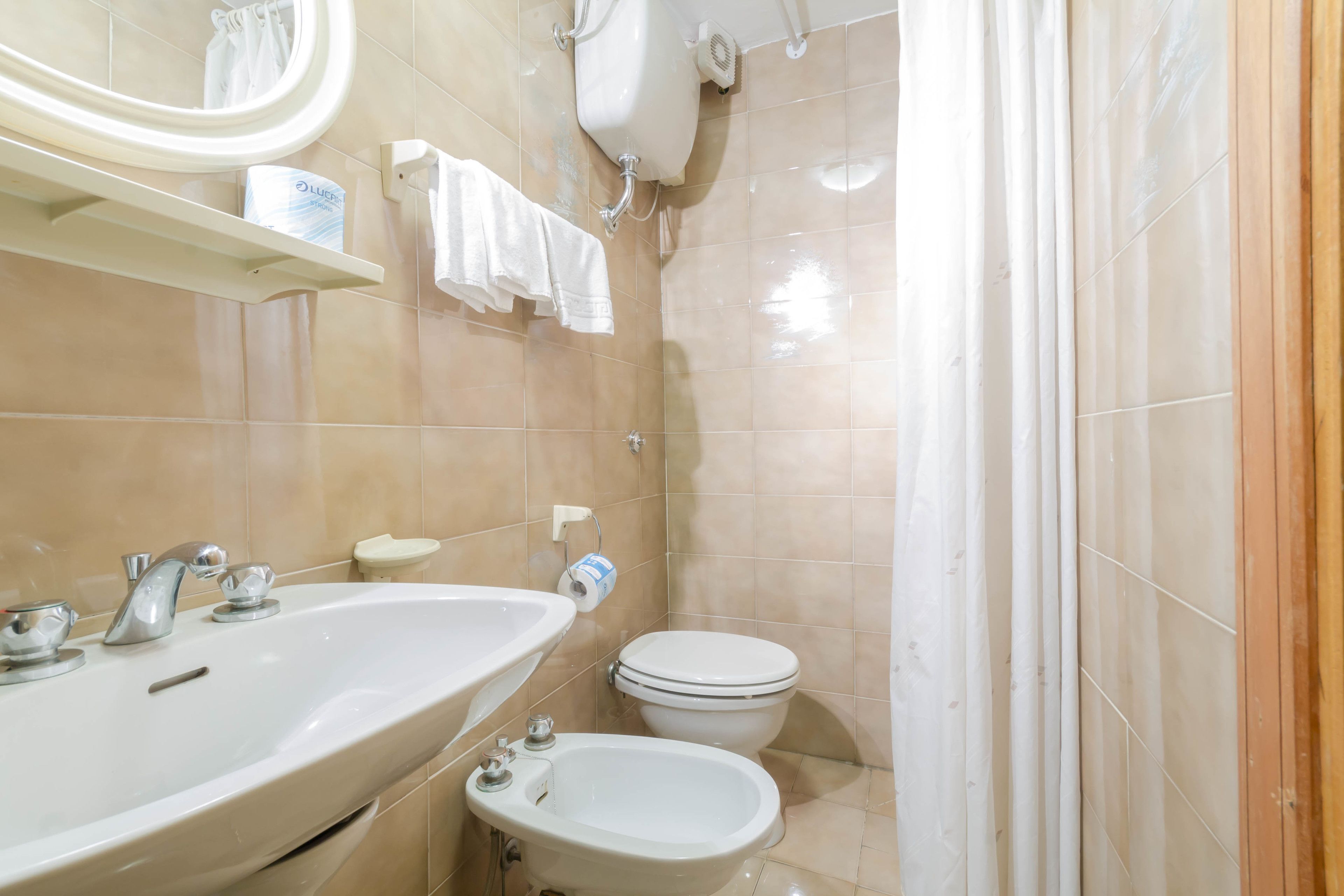 economy twin room | bathroom | deep-soaking bathtub, free toiletries, hair dryer, bidet