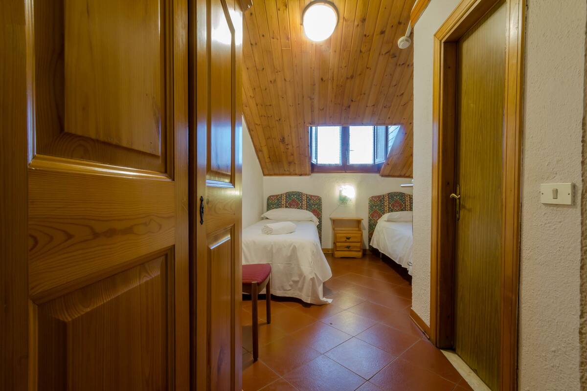 1 bedroom, in-room safe, desk, free WiFi