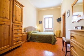 1 bedroom, in-room safe, desk, free WiFi