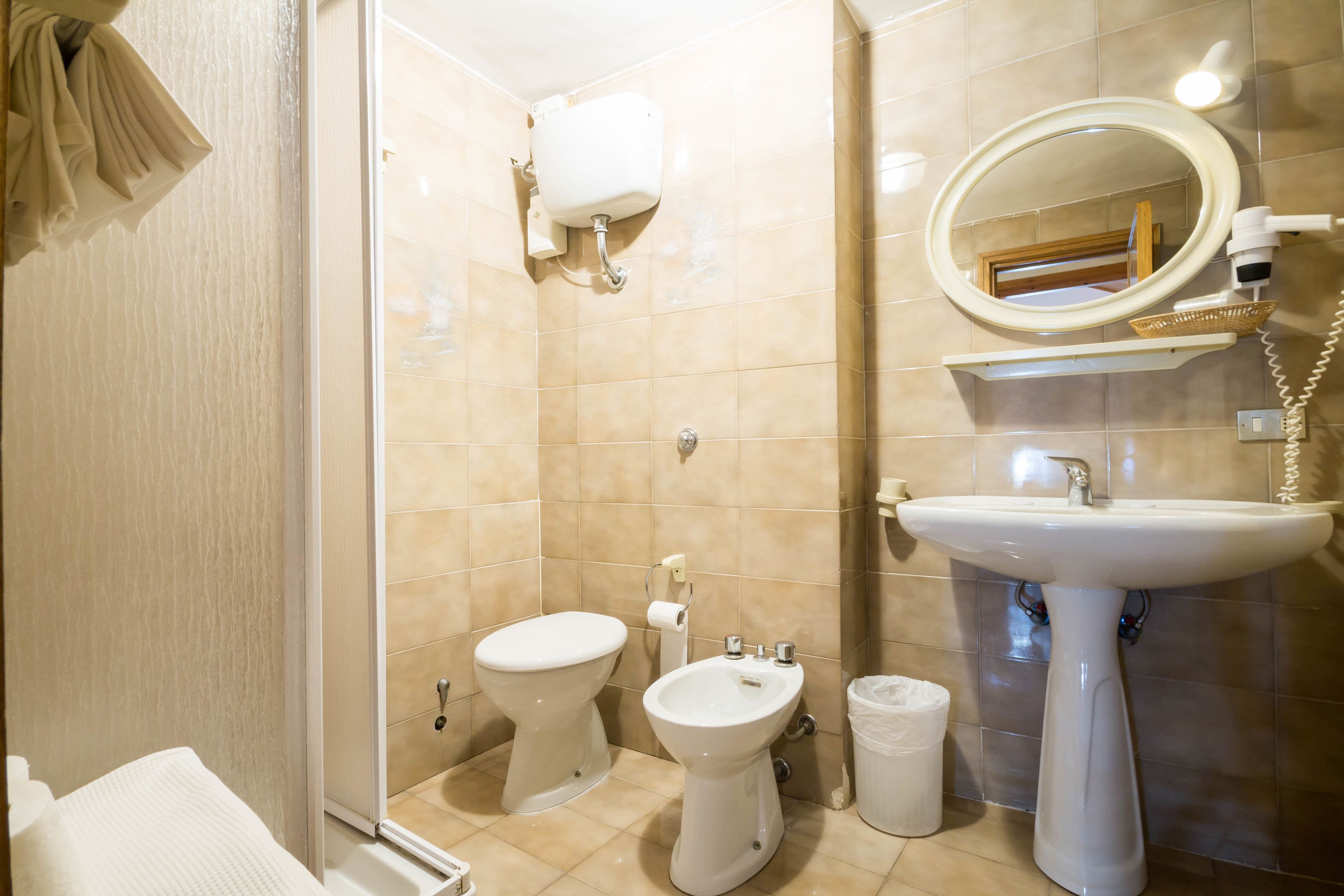 triple room | bathroom | deep-soaking bathtub, free toiletries, hair dryer, bidet