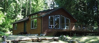 Fredelig Island Retreat Med Water