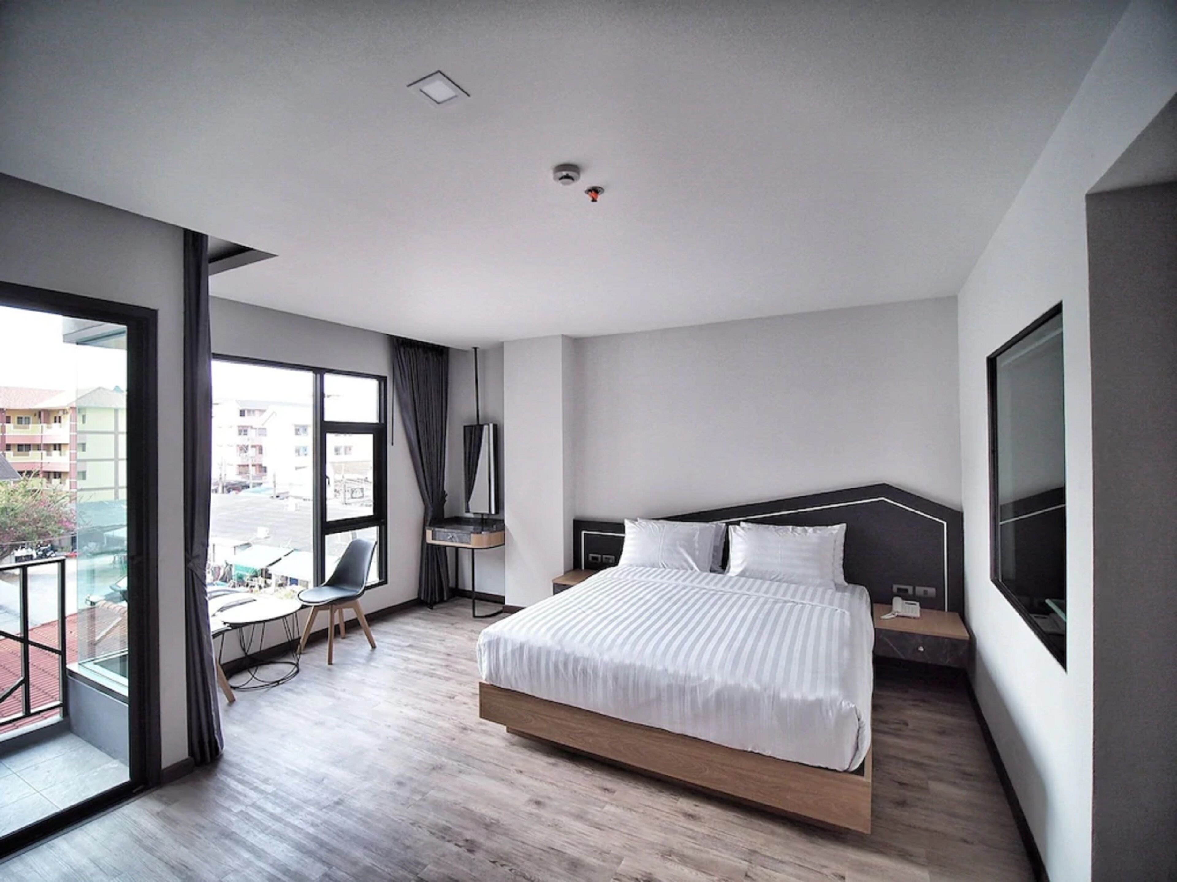 standard room | 1 bedroom, in-room safe, blackout curtains, free wifi