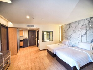 Standard Twin Room | In-room safe, blackout drapes, free WiFi, bed sheets
