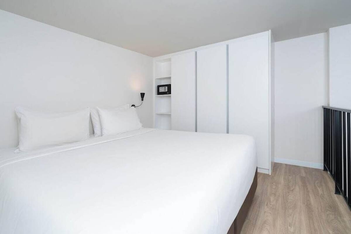 Down duvets, minibar, in-room safe, desk