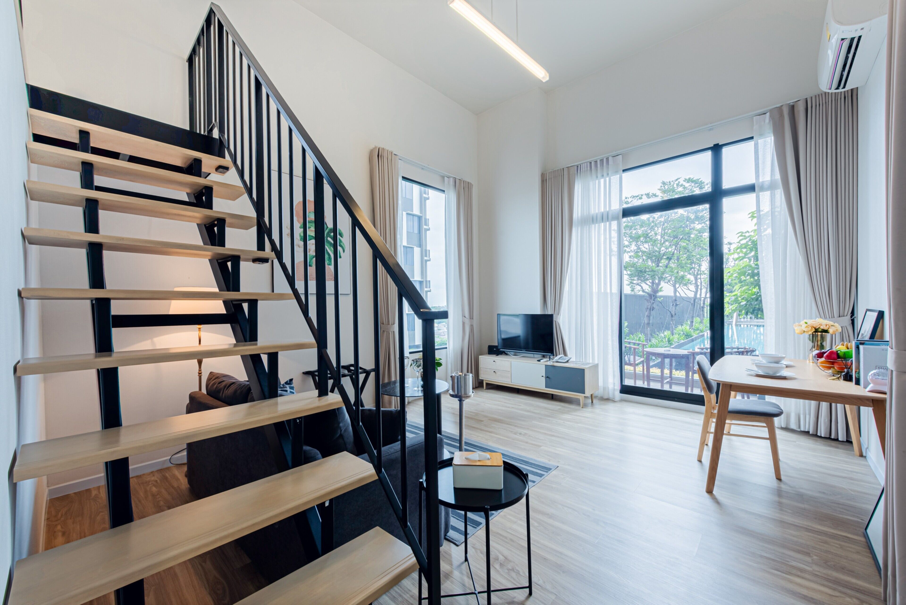 Edredón, minibar, caja de seguridad en la habitación y escritorio 