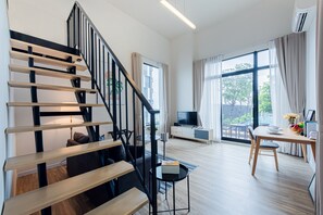 Down comforters, minibar, in-room safe, desk - SureStay by Best Western Bangkok Ramintra (Bangkok)