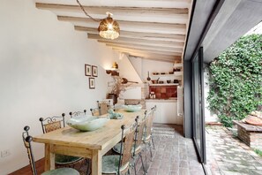 Outdoor dining - The medieval home of the Duke! In the historic center (Ferrara)