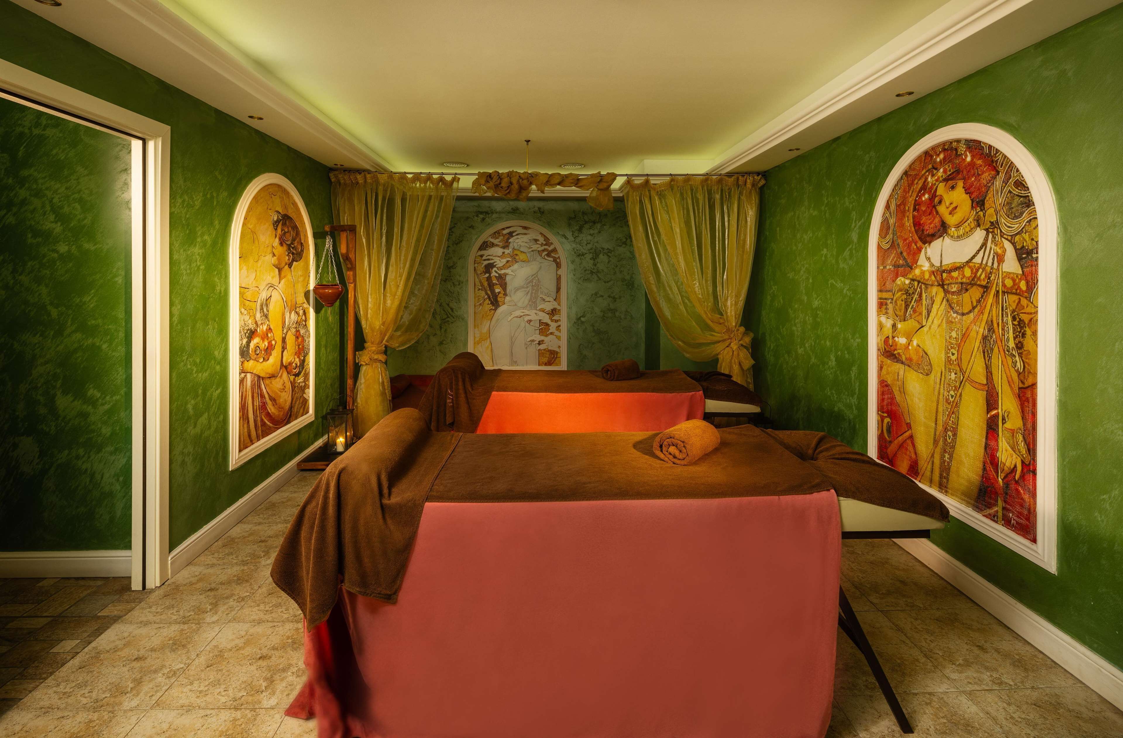 Sauna, hot tub, steam room, body treatments, beach massages, body wraps