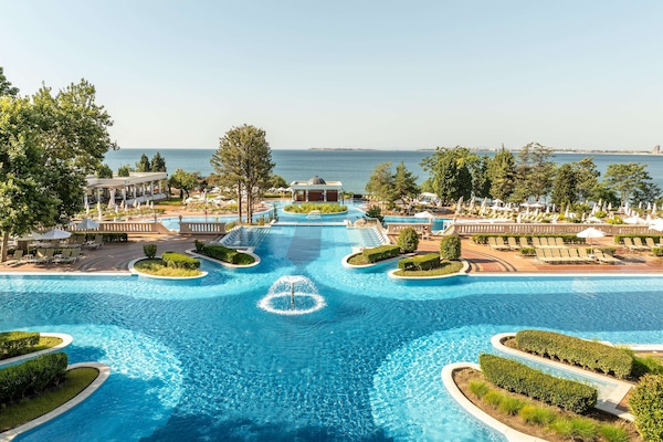 Indoor pool, 5 outdoor pools, pool umbrellas, sun loungers