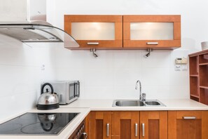 Leilighet (Felicjanek 3) | Eget tekjøkken | Kjøleskap, mikrobølgeovn, ovn og kokeplater