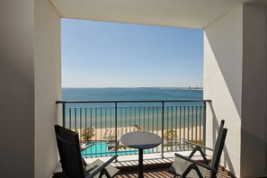 Minibar, Zimmersafe, schallisolierte Zimmer, Bügeleisen/Bügelbrett