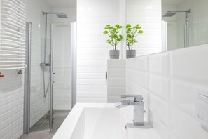 Business Apartment | Bathroom