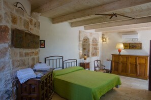 Double Room, Garden View | Minibar, iron/ironing board, rollaway beds, bed sheets - Agriturismo Antonelli Piangevino (Monopoli)