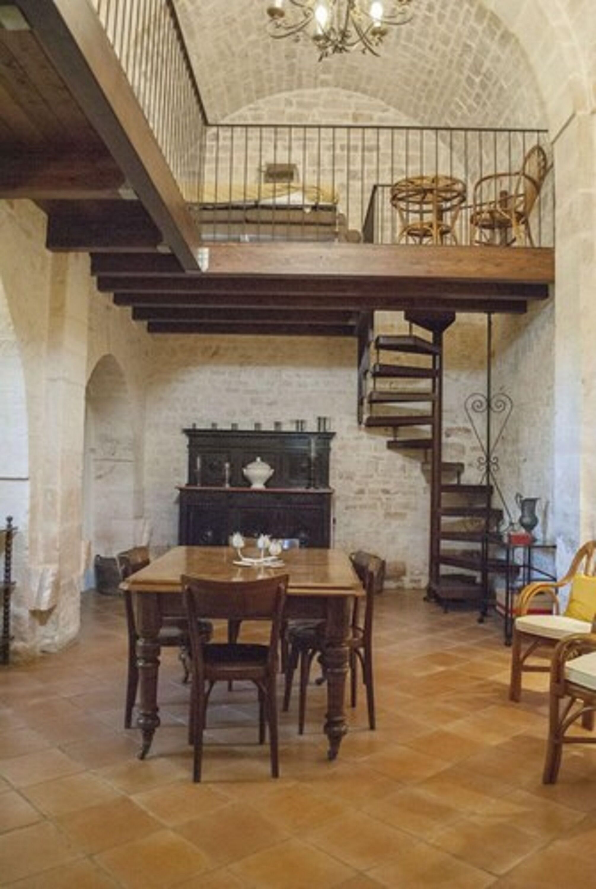 Exclusive-Suite (Split Level)