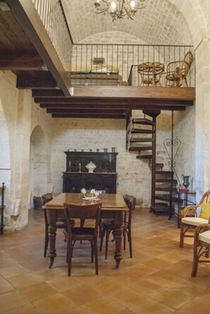 Exclusive Suite (Split Level)