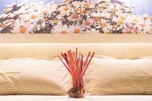 Suite familiale | Literie de qualité, minibar, décor unique, ameublement unique