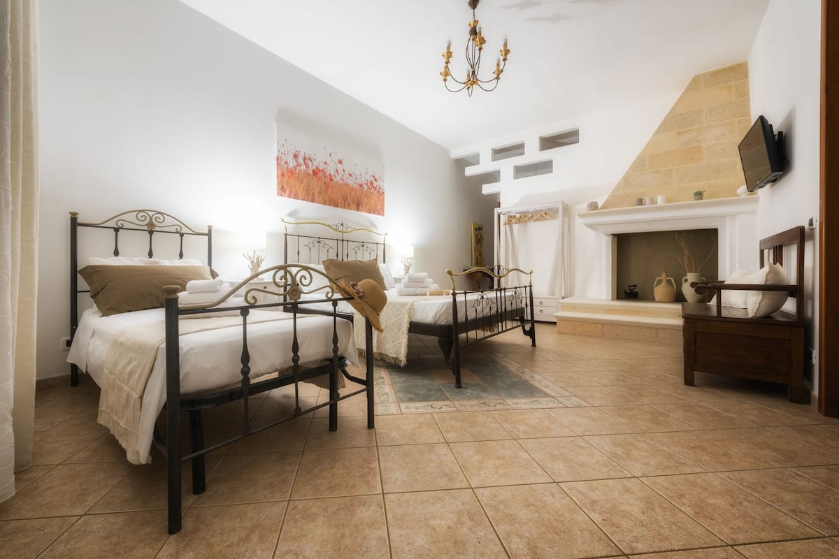 Deluxe Suite | Premium bedding, minibar, individually decorated, individually furnished