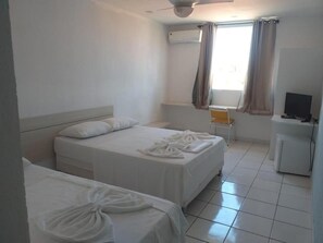 Minibar, blackout drapes, iron/ironing board, free WiFi - Pousada Praia de Guarajuba (Camaçari)