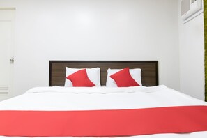 Deluxe Double Room | Desk, free WiFi, bed sheets - OYO 152 Sangco Condotel (Manila)