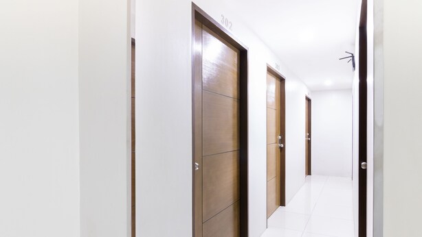 A hallway with doors numbered 302 and 301, leading to rooms. - OYO 152 Sangco Condotel (Manila)