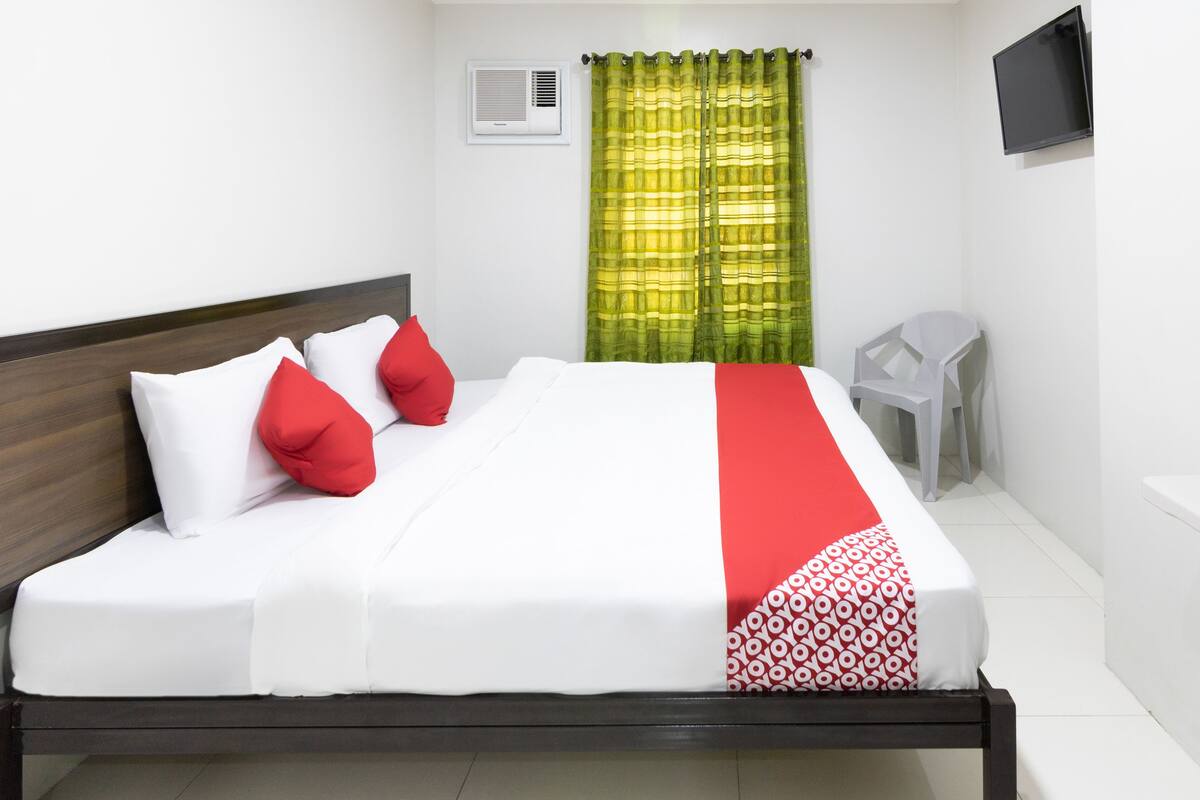 Deluxe Double Room | Desk, WiFi (free), bed sheets