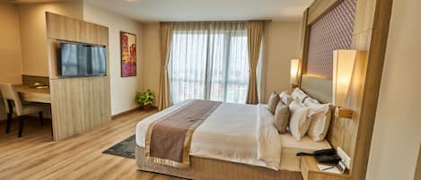 Deluxe Suite | 1 bedroom, minibar, in-room safe, individually decorated