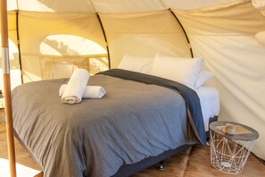 Free WiFi, bed sheets - Tatapouri Retreat - Glamping (Makorori)