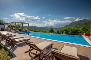 2 outdoor pools, pool umbrellas, sun loungers - Spa Resort Bevilacqua (Budva)