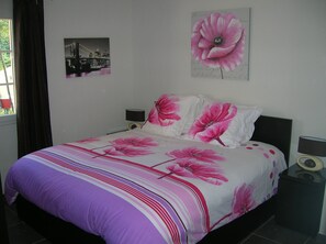 4 bedrooms, iron/ironing board, travel crib, free WiFi