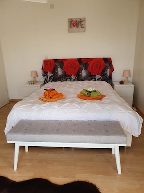 Appartement Classique, plusieurs lits, non-fumeurs, vue jardin | 2 chambres, décoration personnalisée, ameublement personnalisé