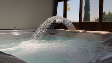 Bồn tắm spa trong nhà