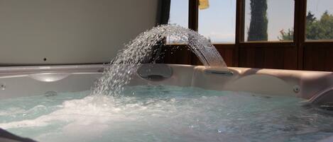 Bain à remous intérieur